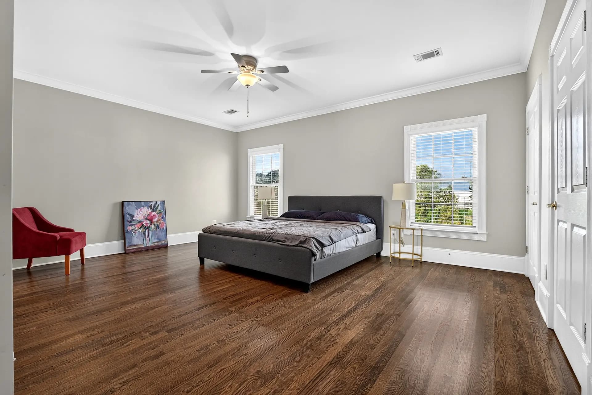 A guest bedroom