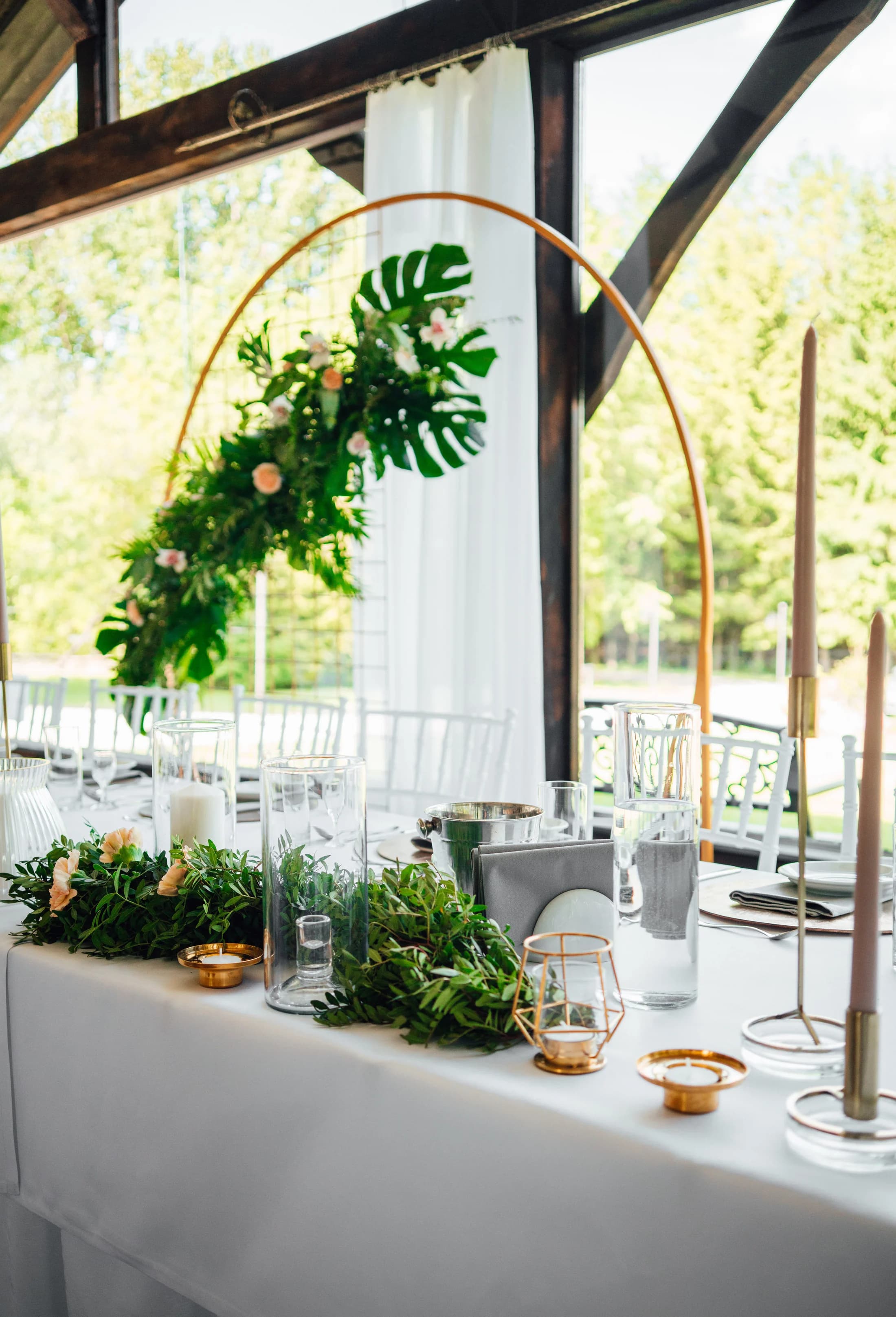 Detail head table greenery at White Fallow Estate
