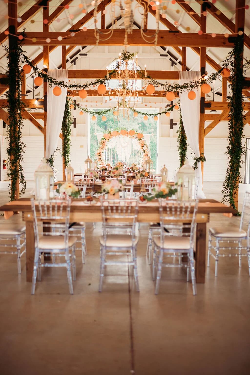 A celebration tablescape under the barn's timber beams